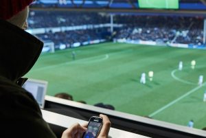 Pariurile live vs. pariurile pre-meci: Care strategie îți oferă cele mai mari șanse de succes